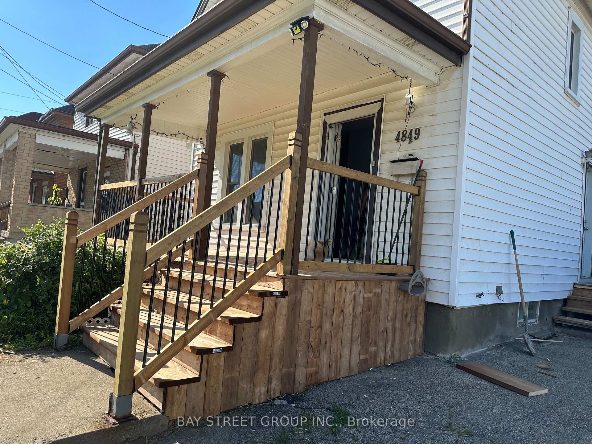 Photo 2 of 4849 Maple Street, Niagara Falls, Cherrywood — HOMEH