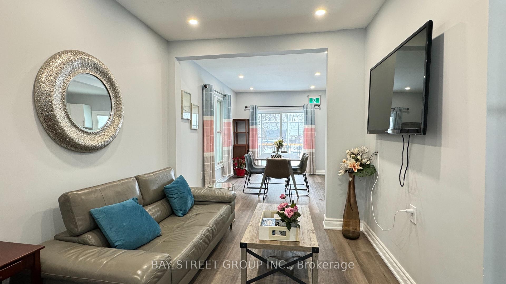 Photo 5 of 4849 Maple Street, Niagara Falls, Cherrywood — HOMEH
