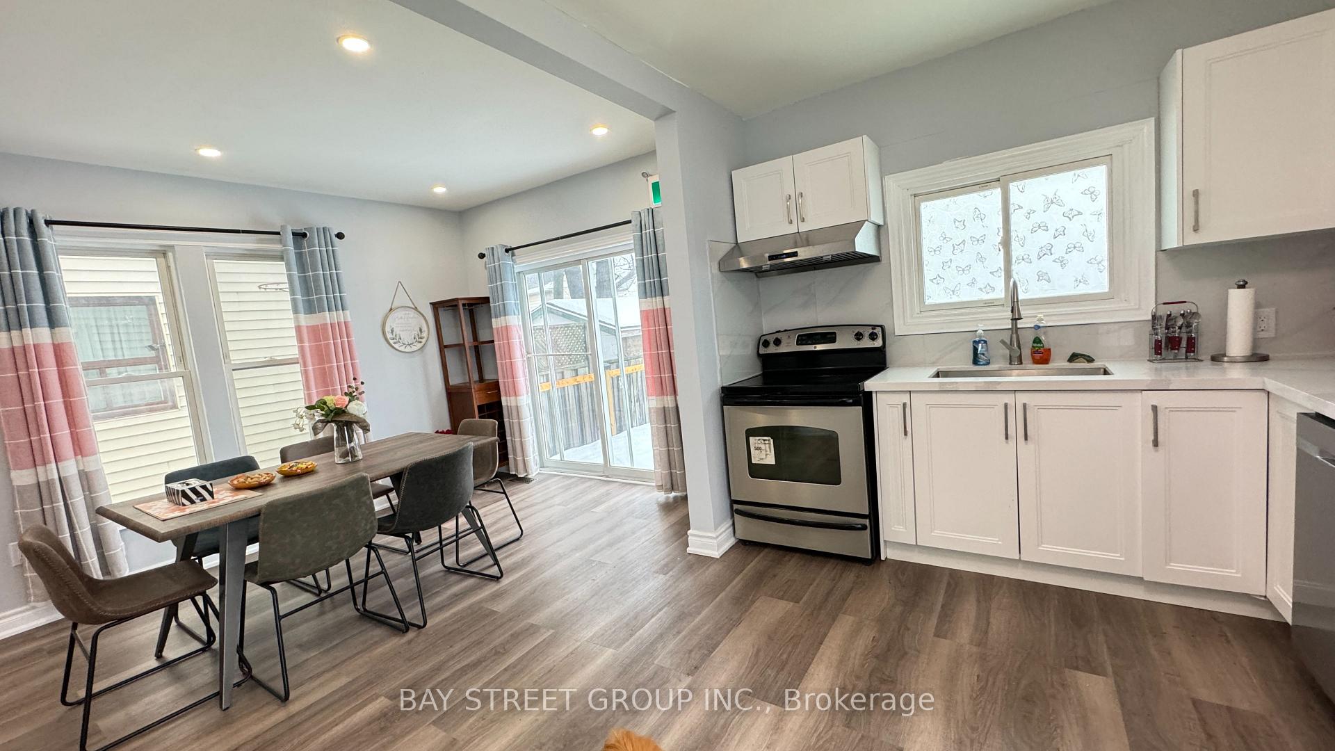 Photo 10 of 4849 Maple Street, Niagara Falls, Cherrywood — HOMEH