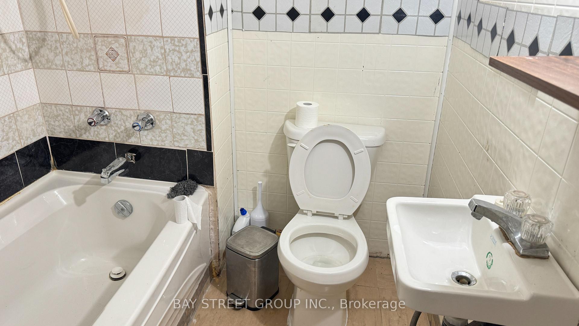 Photo 24 of 4849 Maple Street, Niagara Falls, Cherrywood — HOMEH