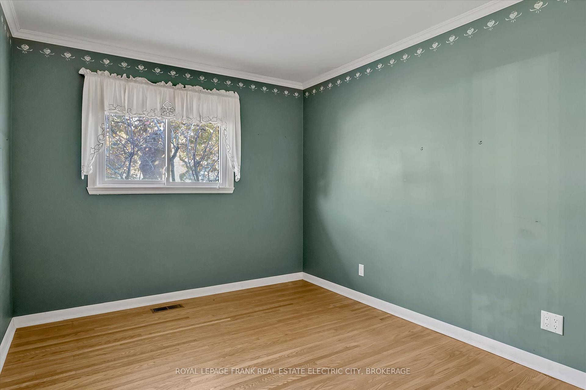 Photo 18 of 8 Ferndale Avenue, Peterborough, Monaghan Ward 2 — HOMEH