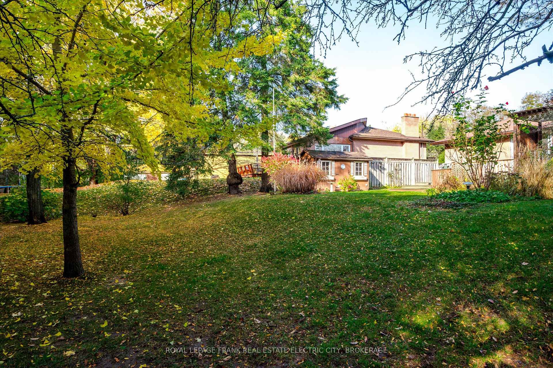 Photo 38 of 8 Ferndale Avenue, Peterborough, Monaghan Ward 2 — HOMEH