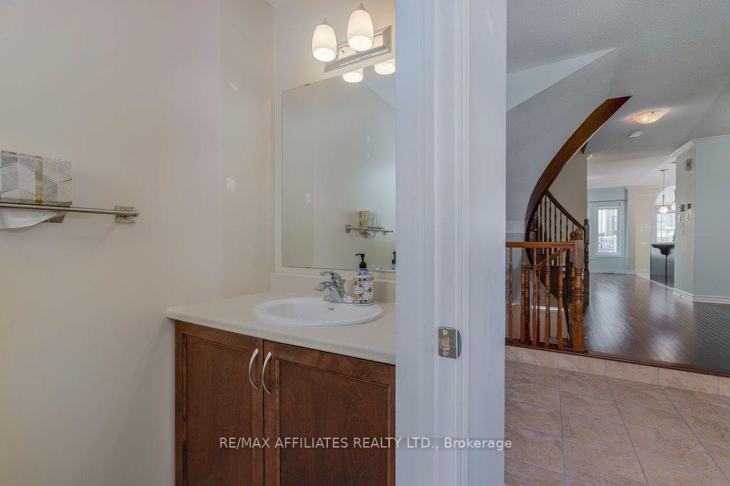 Photo 4 of 215 Gossamer Street, Ottawa, Mer Bleue/Bradley Estates/Anderson Park — HOMEH