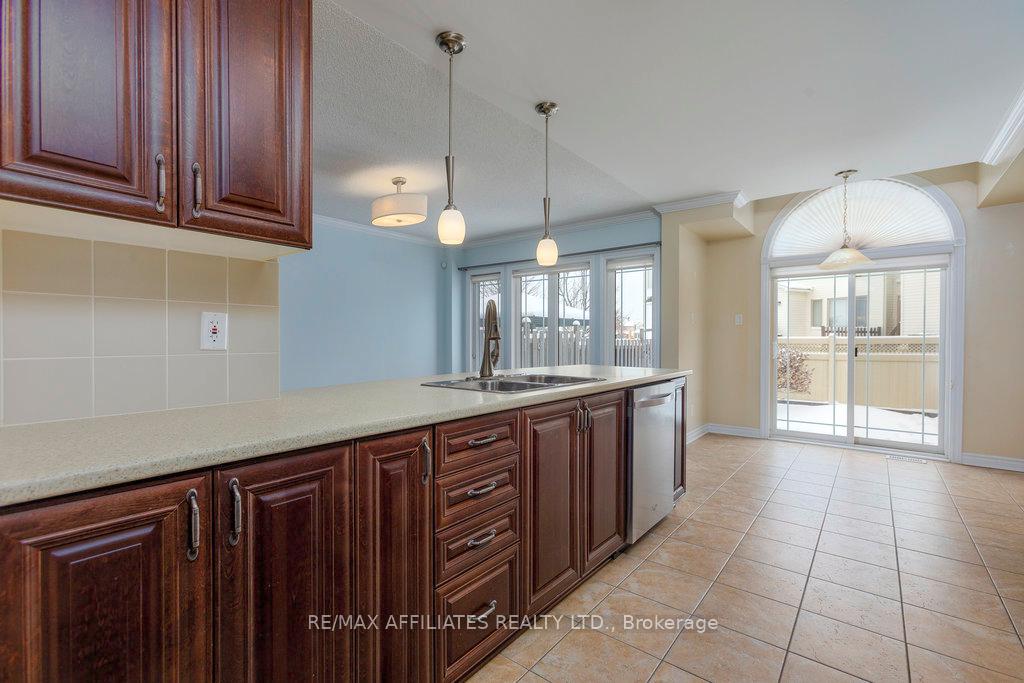 Photo 8 of 215 Gossamer Street, Ottawa, Mer Bleue/Bradley Estates/Anderson Park — HOMEH