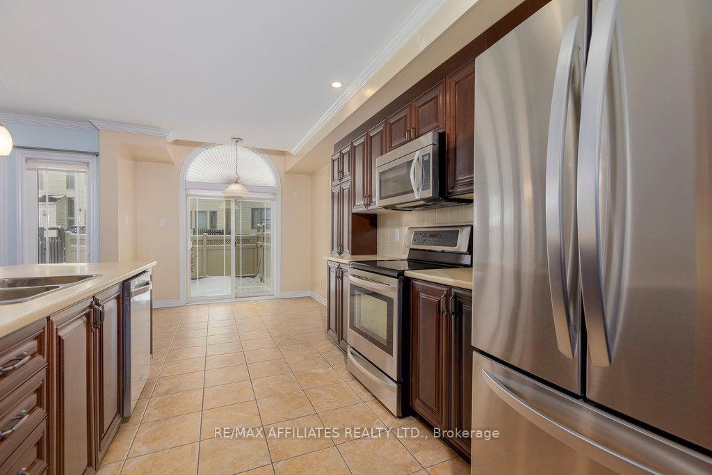 Photo 9 of 215 Gossamer Street, Ottawa, Mer Bleue/Bradley Estates/Anderson Park — HOMEH