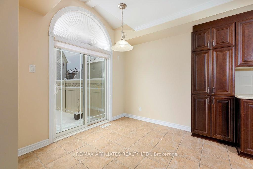 Photo 12 of 215 Gossamer Street, Ottawa, Mer Bleue/Bradley Estates/Anderson Park — HOMEH
