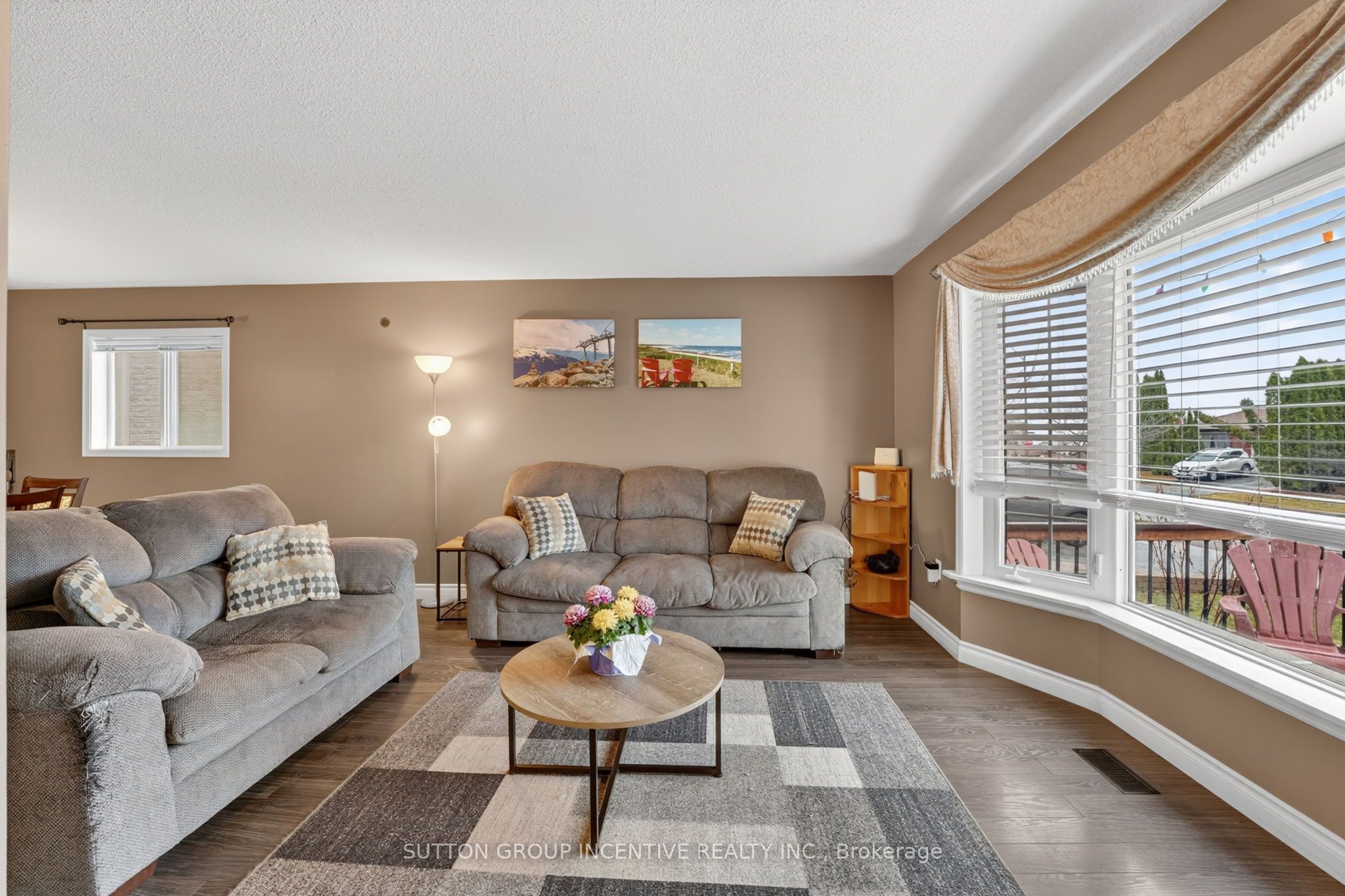 Photo 6 of 20 Broadfoot Road, Barrie, Letitia Heights — HOMEH