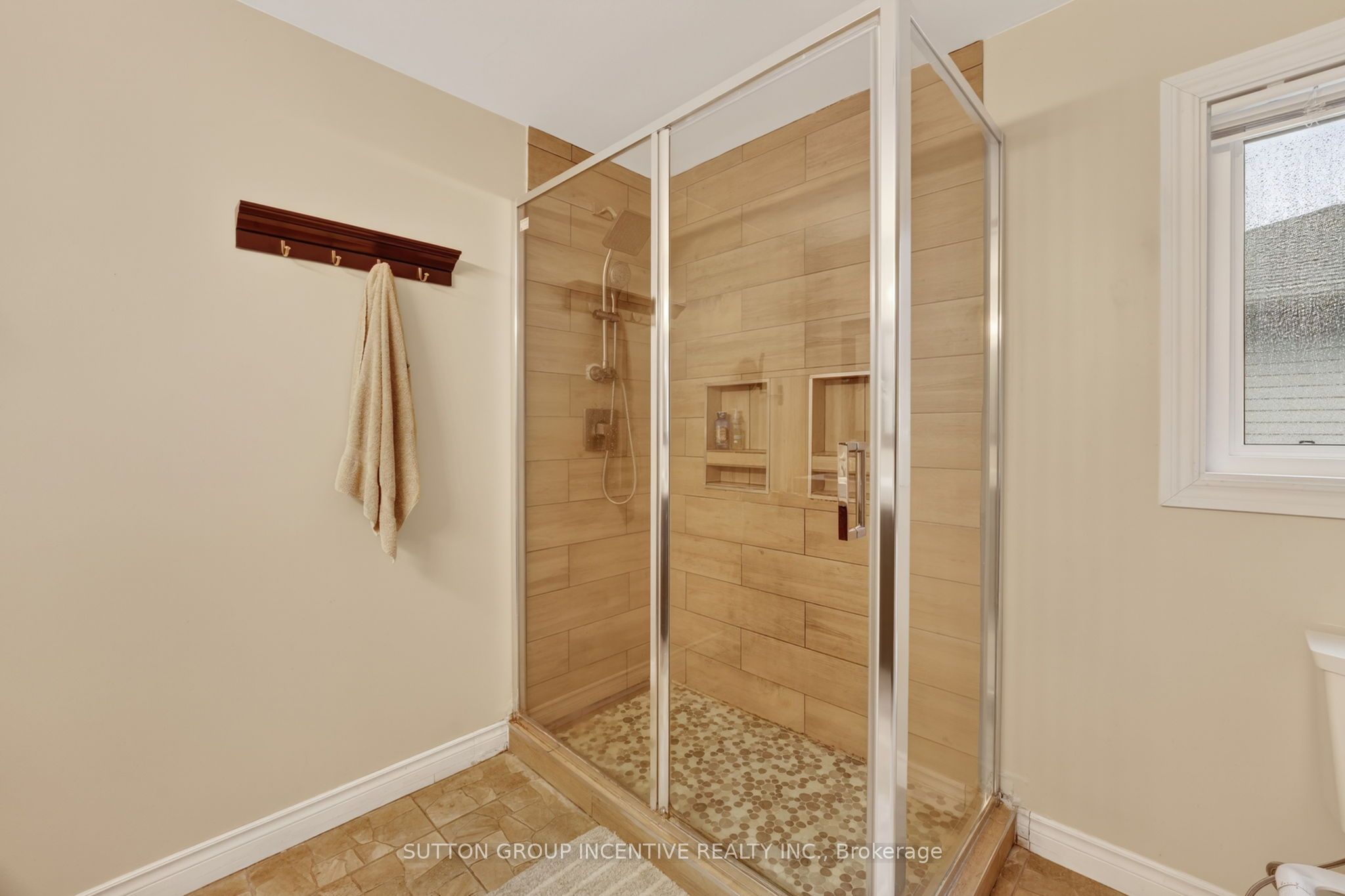 Photo 21 of 20 Broadfoot Road, Barrie, Letitia Heights — HOMEH