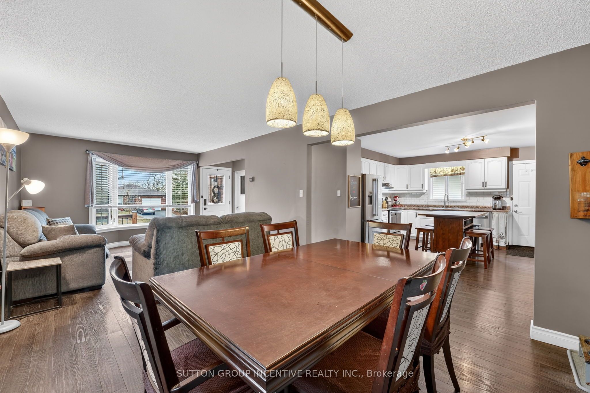 Photo 10 of 20 Broadfoot Road, Barrie, Letitia Heights — HOMEH