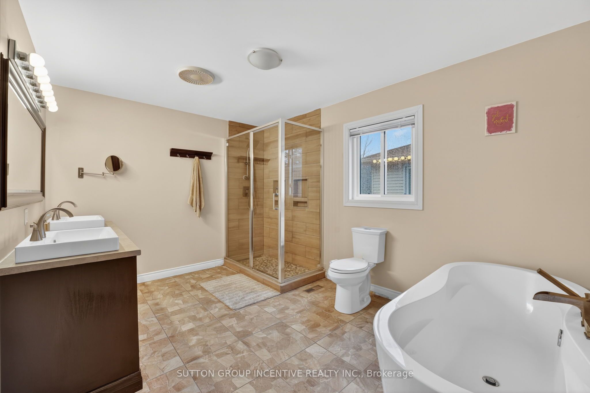 Photo 18 of 20 Broadfoot Road, Barrie, Letitia Heights — HOMEH
