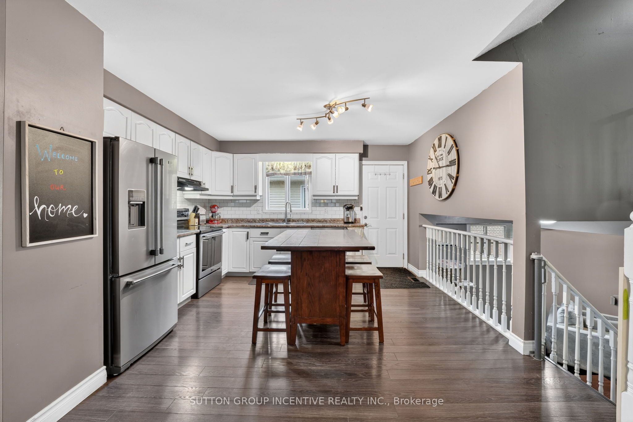 Photo 11 of 20 Broadfoot Road, Barrie, Letitia Heights — HOMEH