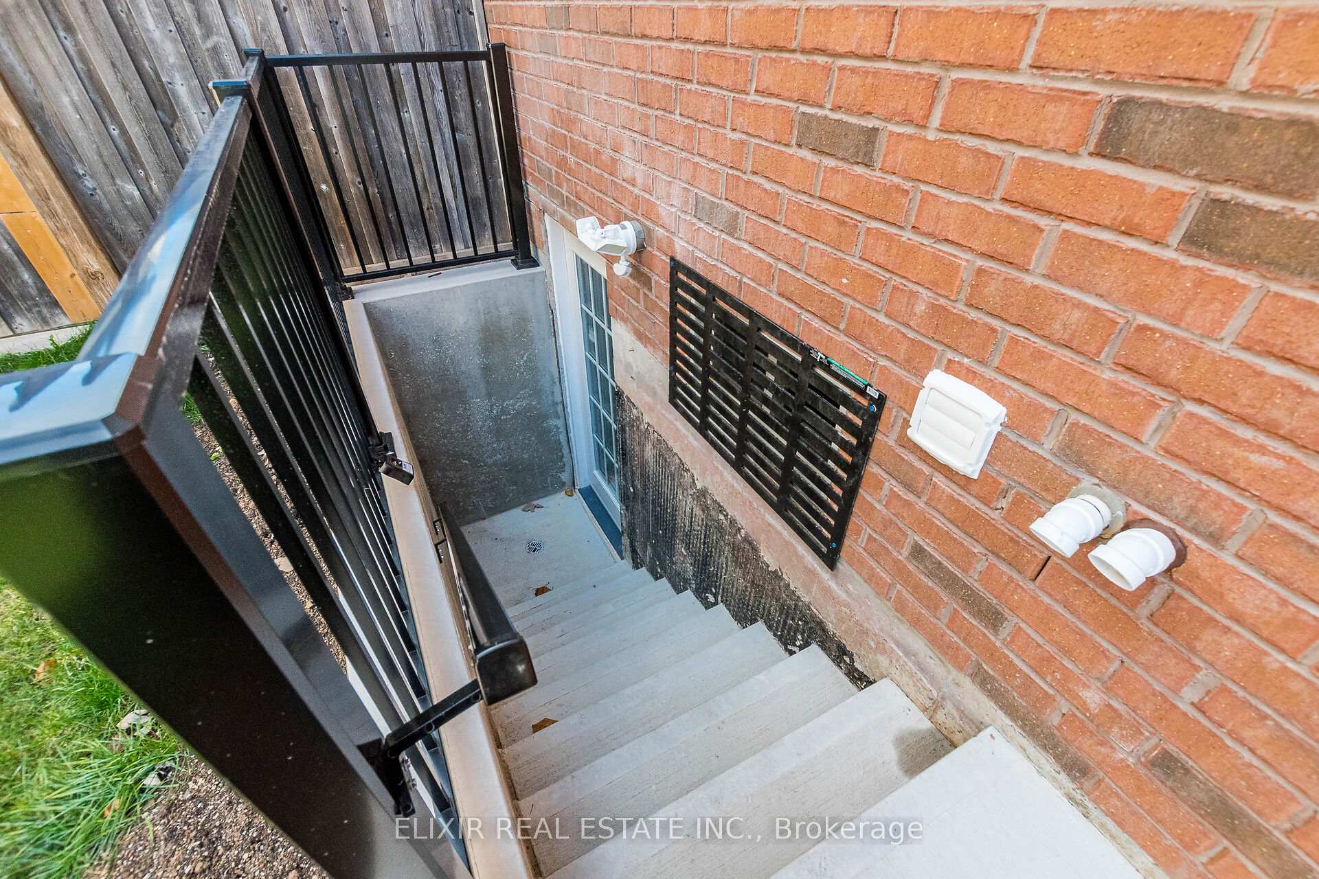 Photo 3 of 337 Dalgleish Gardens, Milton, Scott — HOMEH