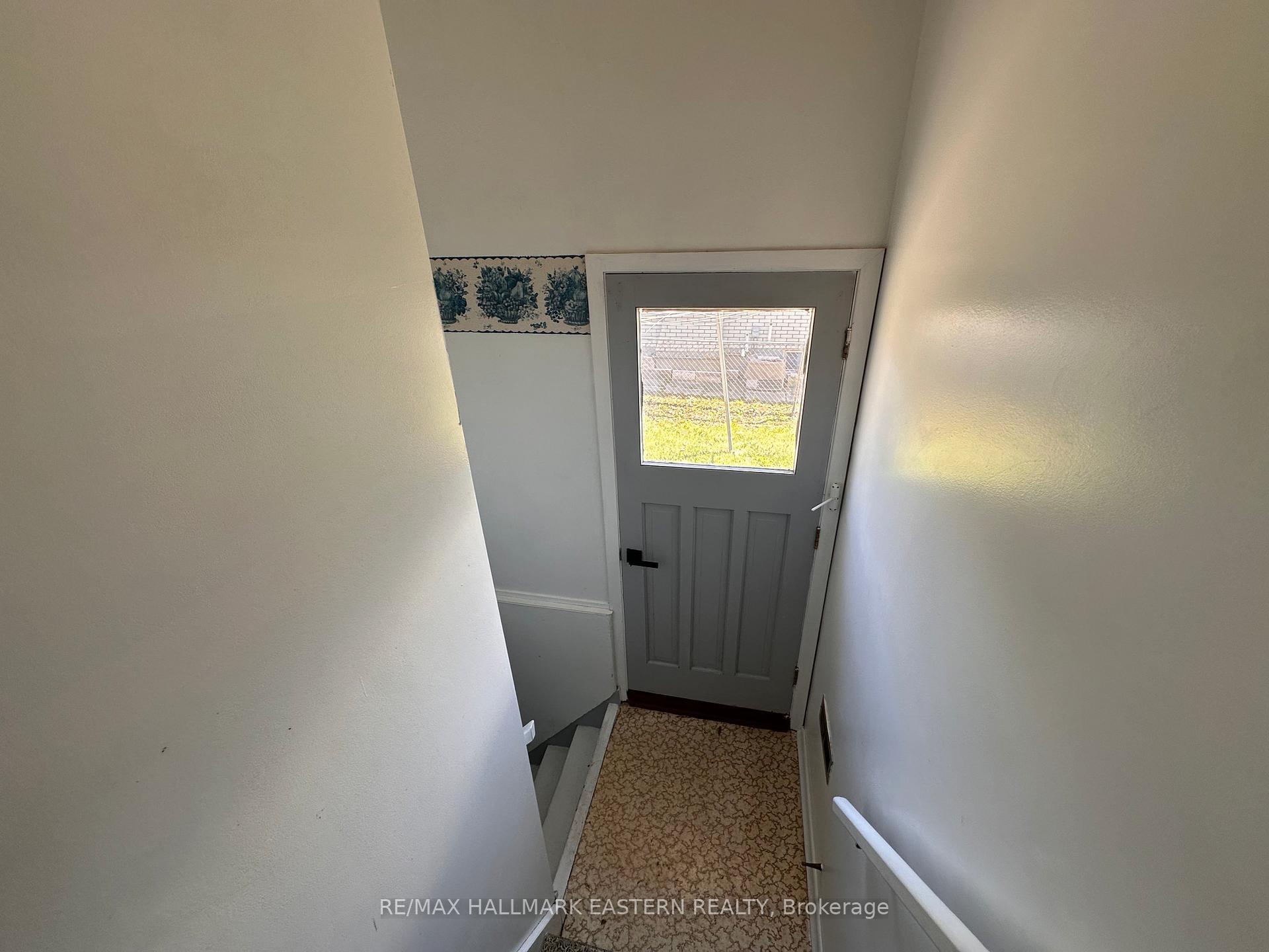 Photo 2 of Unit Lower, 997 Cumberland Avenue, Peterborough, Northcrest Ward 5 — HOMEH