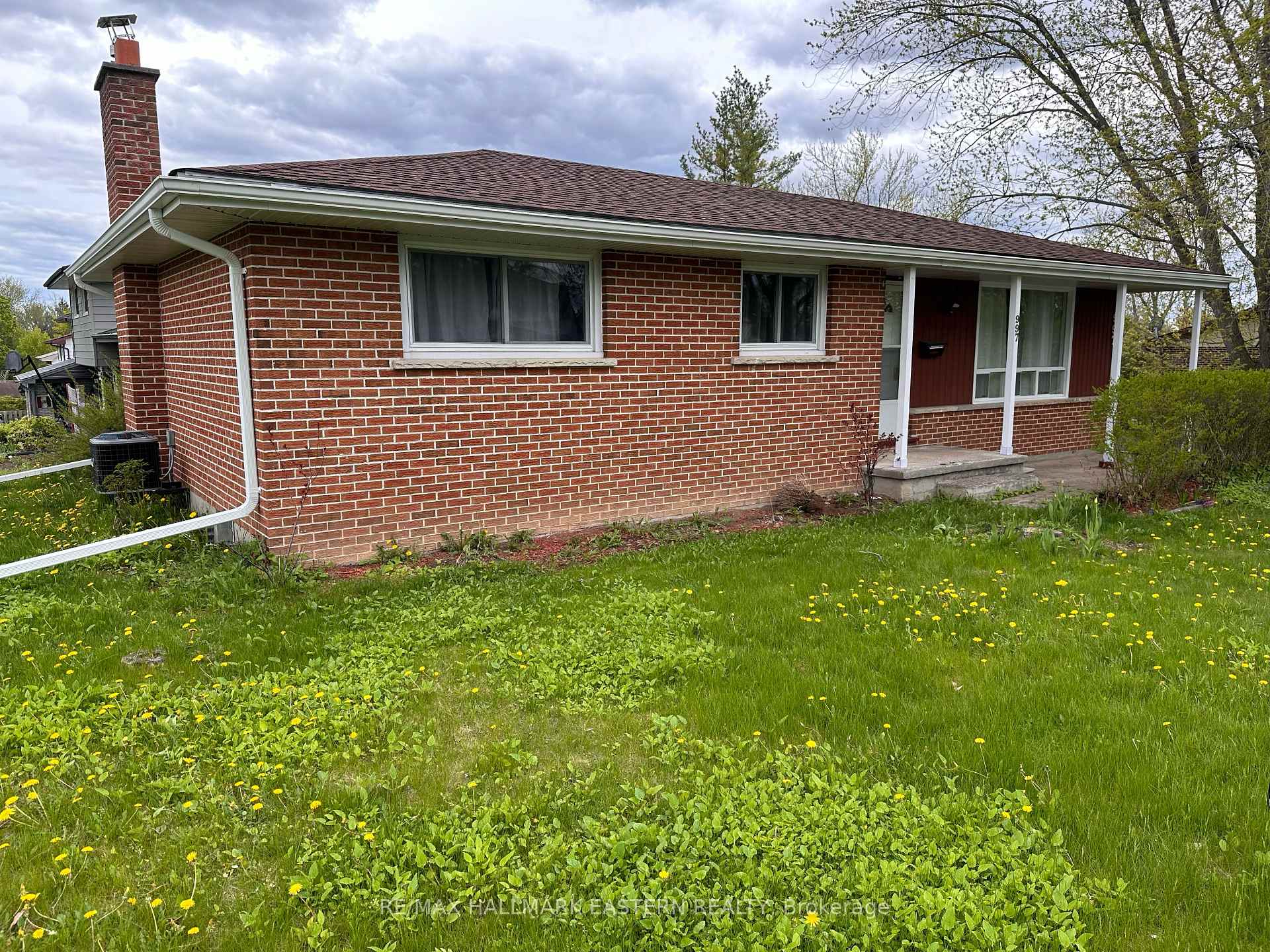 Photo 5 of Unit Lower, 997 Cumberland Avenue, Peterborough, Northcrest Ward 5 — HOMEH