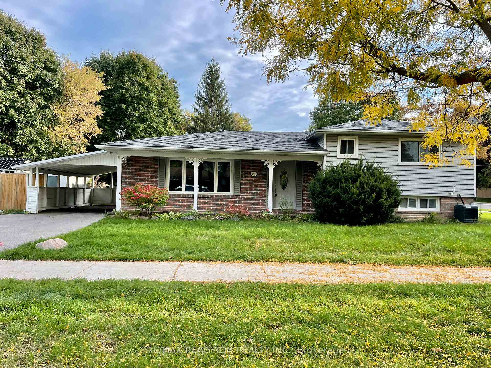 Front of Unit Main, 796 Arnold Crescent