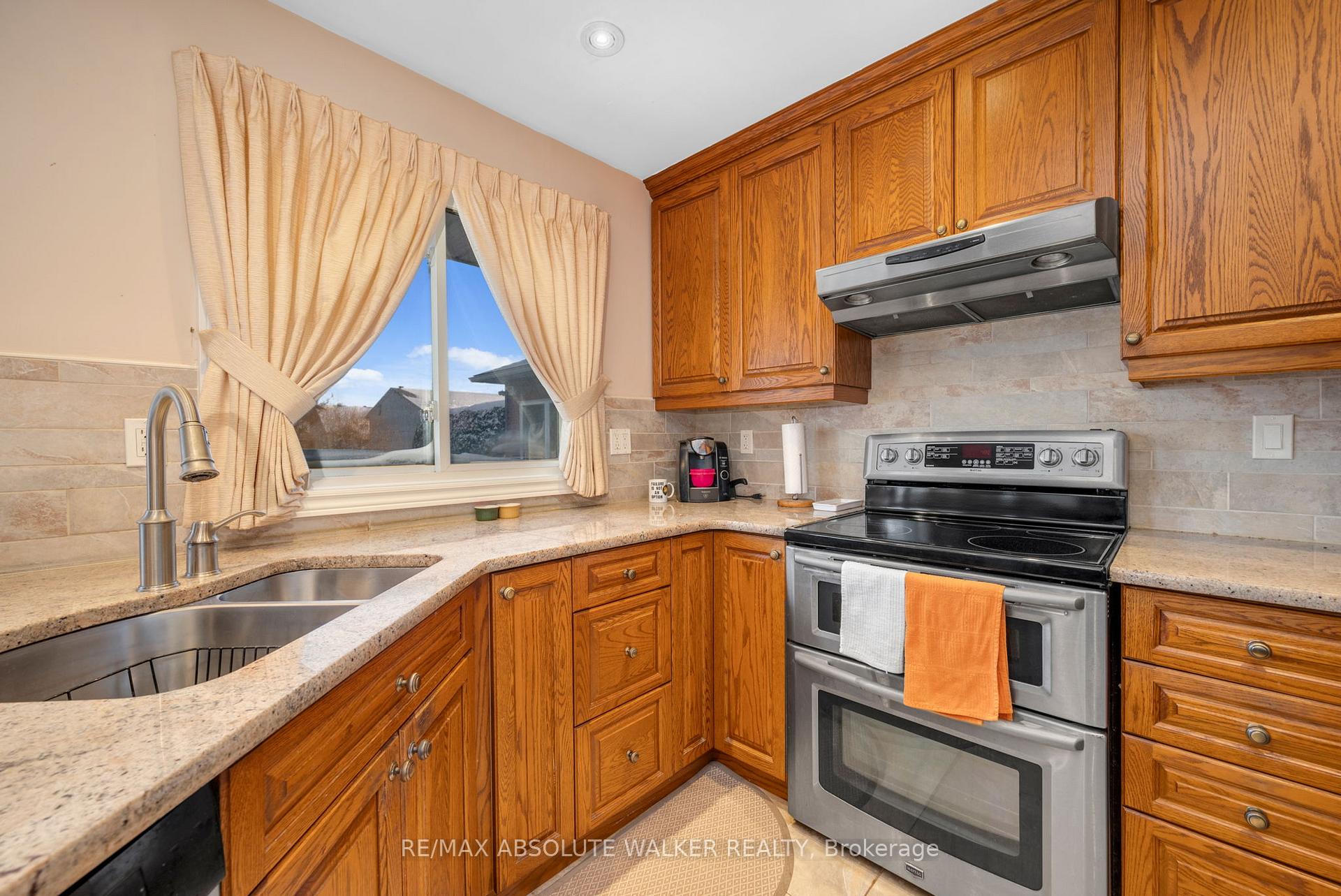 Photo 9 of 2701 Page Road, Ottawa, Mer Bleue/Bradley Estates/Anderson Park — HOMEH