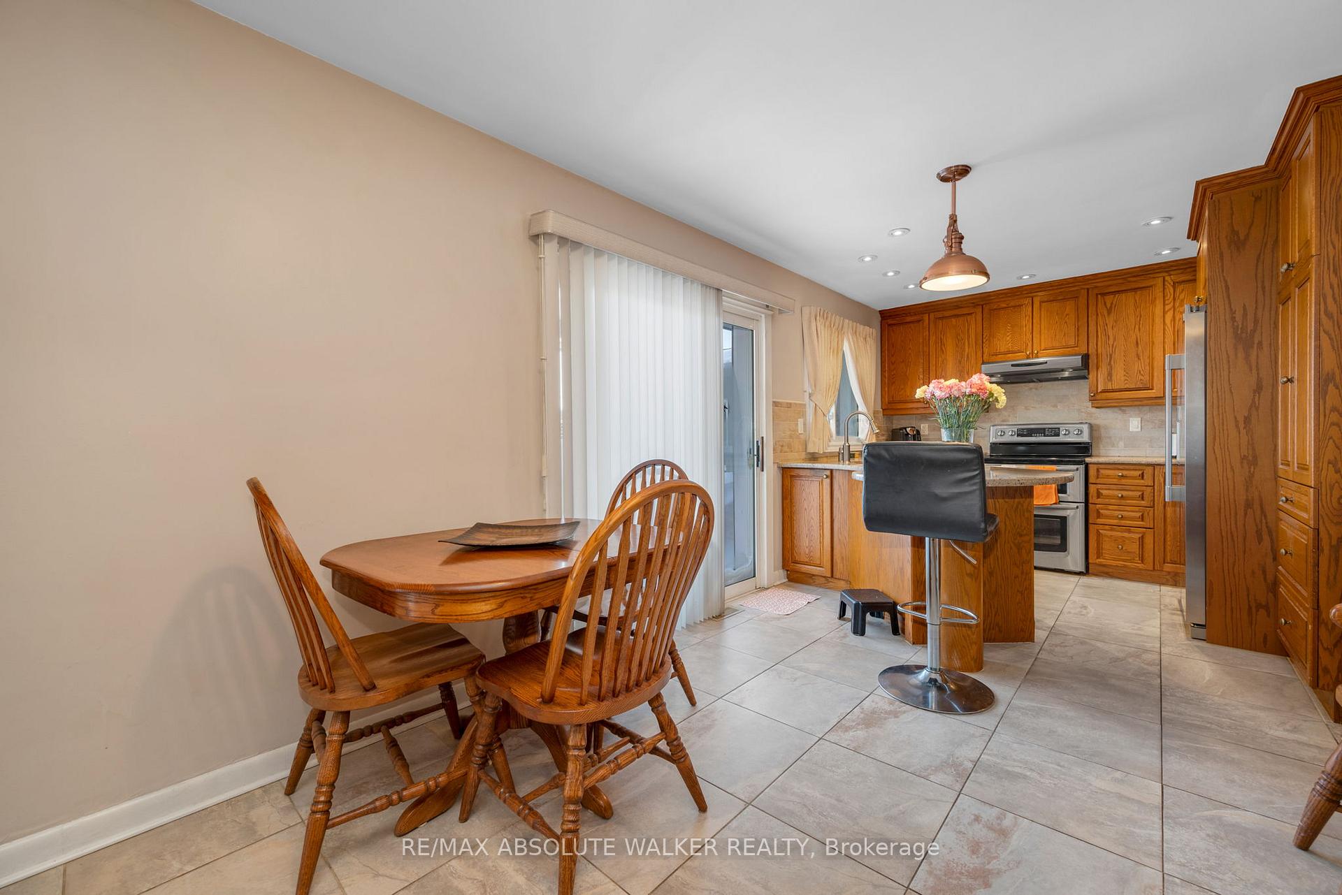 Photo 13 of 2701 Page Road, Ottawa, Mer Bleue/Bradley Estates/Anderson Park — HOMEH