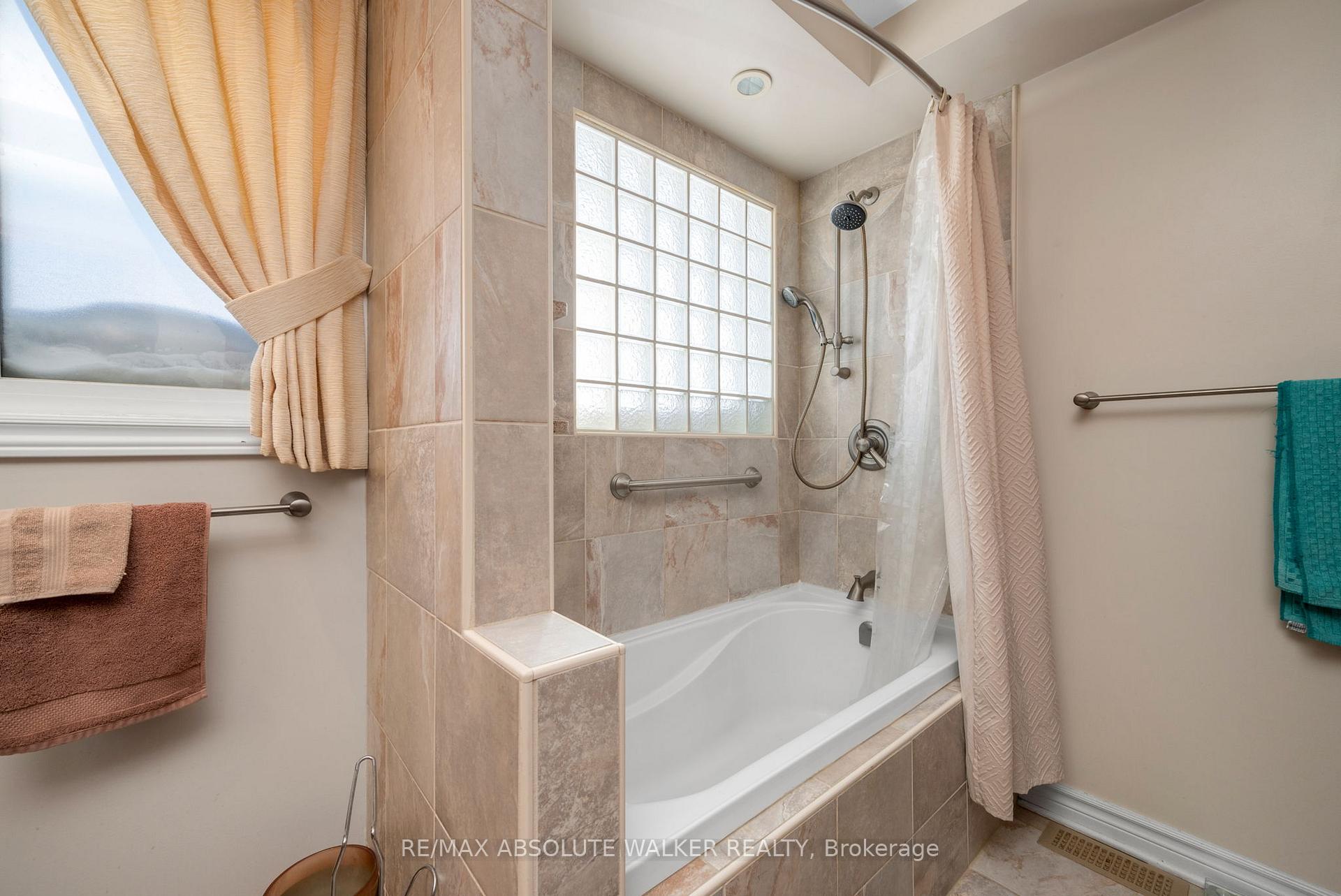 Photo 20 of 2701 Page Road, Ottawa, Mer Bleue/Bradley Estates/Anderson Park — HOMEH