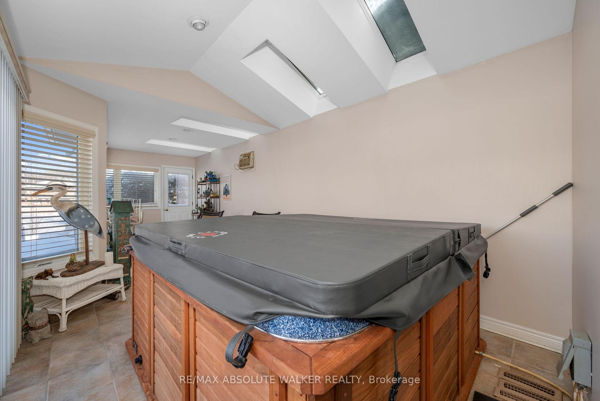 Photo 21 of 2701 Page Road, Ottawa, Mer Bleue/Bradley Estates/Anderson Park — HOMEH