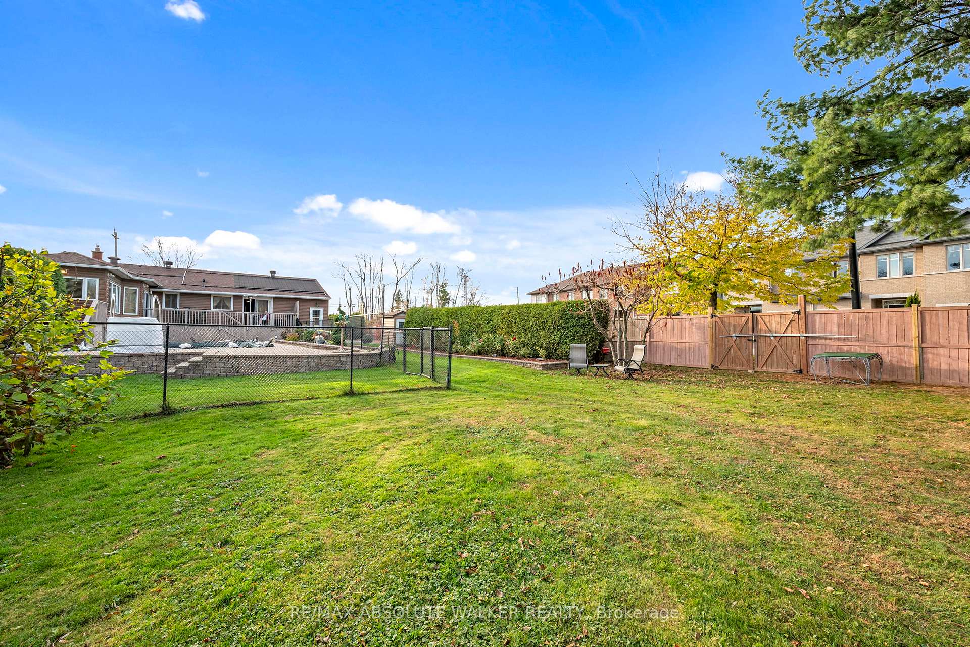 Photo 33 of 2701 Page Road, Ottawa, Mer Bleue/Bradley Estates/Anderson Park — HOMEH