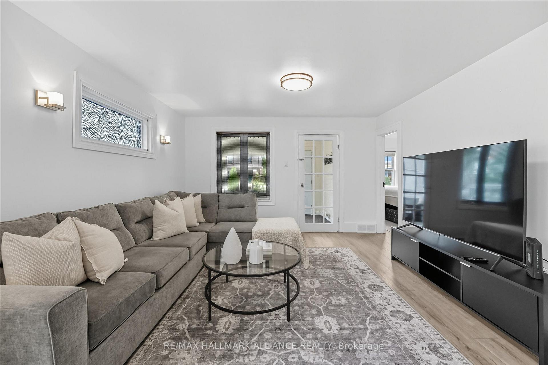 Photo 11 of 4652 Sixth Avenue, Niagara Falls, Cherrywood — HOMEH