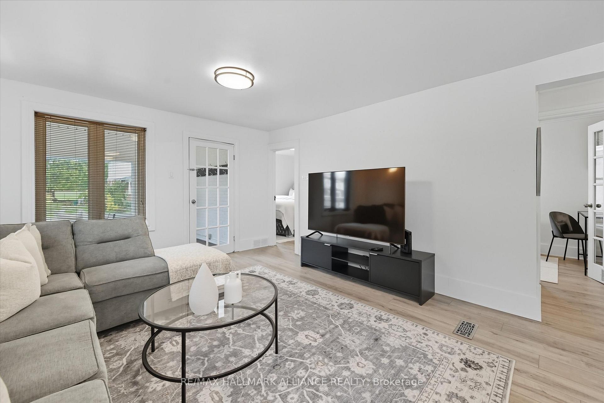 Photo 12 of 4652 Sixth Avenue, Niagara Falls, Cherrywood — HOMEH