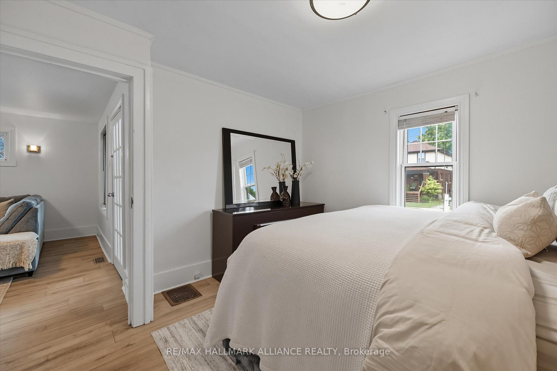 Photo 14 of 4652 Sixth Avenue, Niagara Falls, Cherrywood — HOMEH