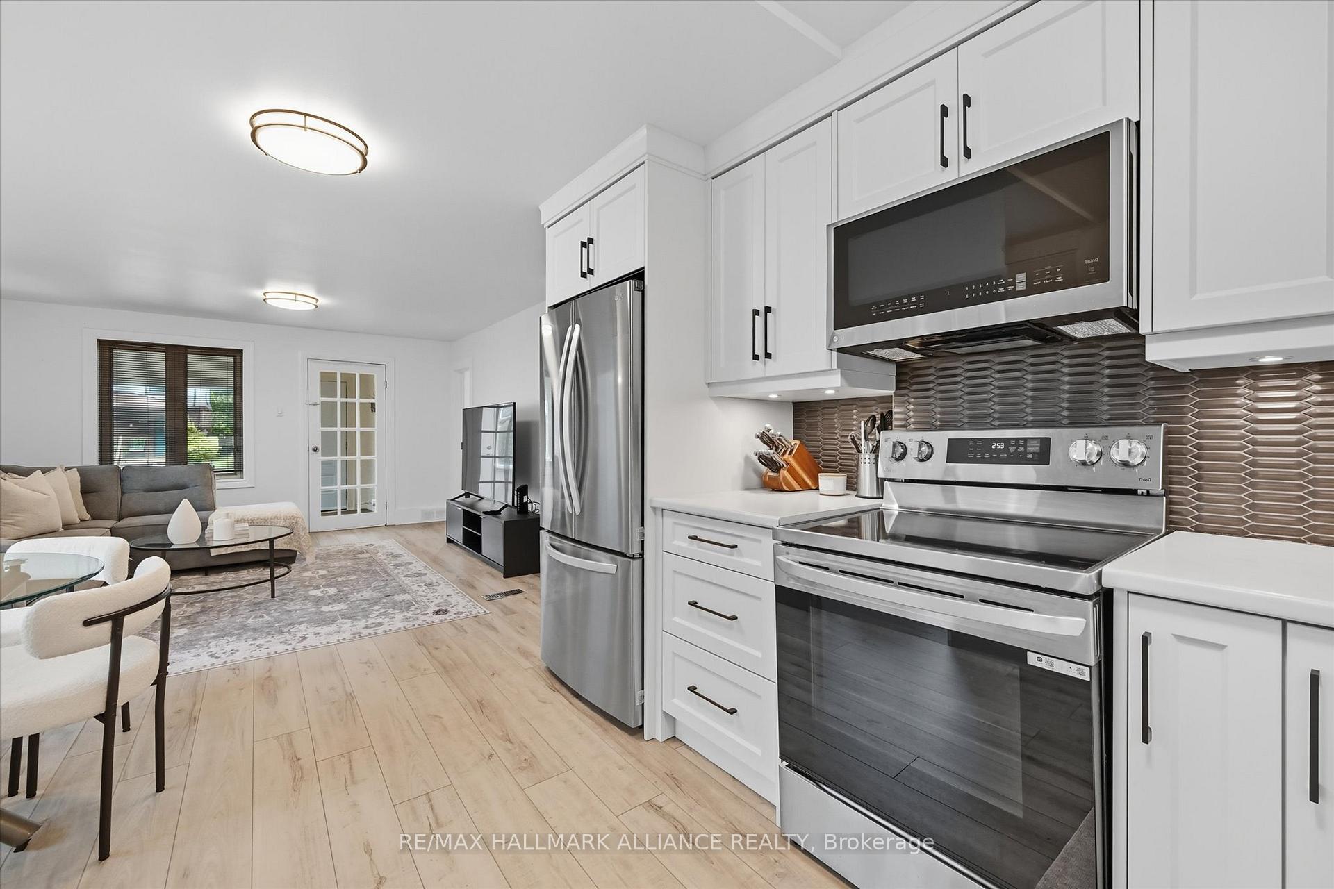 Photo 21 of 4652 Sixth Avenue, Niagara Falls, Cherrywood — HOMEH