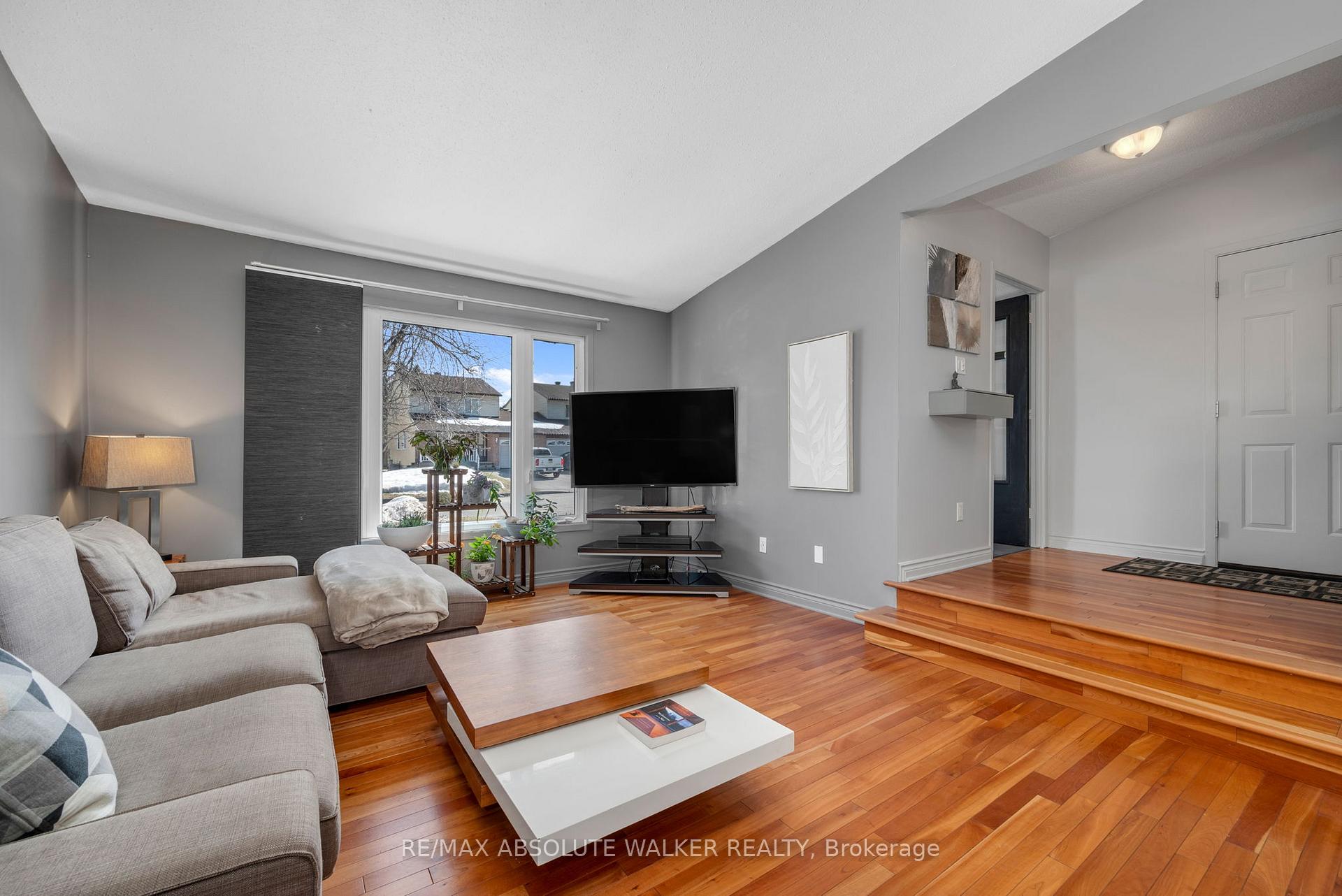 Photo 3 of 7901 Decarie Drive, Ottawa, Orleans Wood — HOMEH