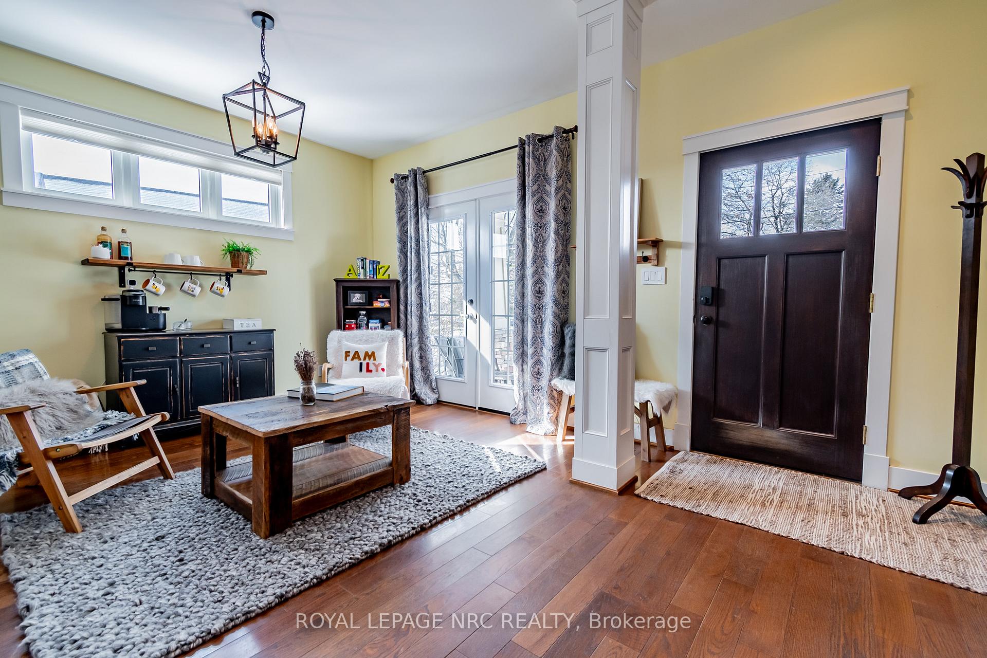 Photo 2 of 692 Canboro Road, Pelham, Fenwick — HOMEH