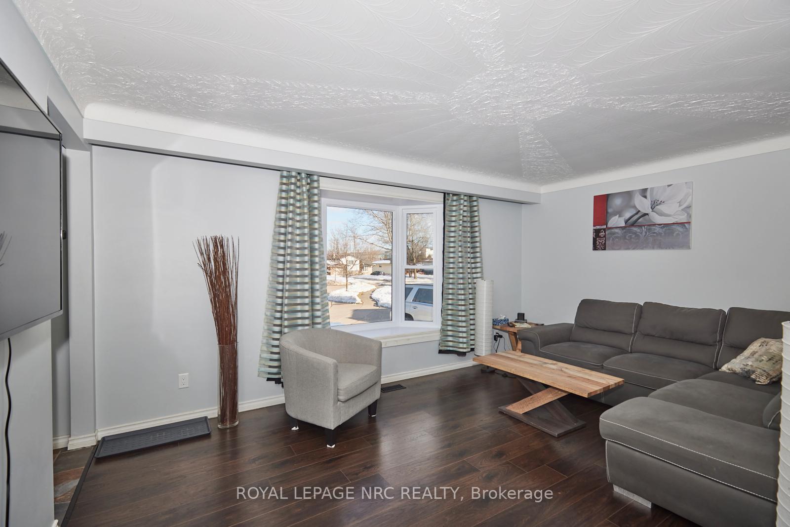 Photo 8 of 5753 Sunnylea Crescent, Niagara Falls, Arad/Fallsview — HOMEH