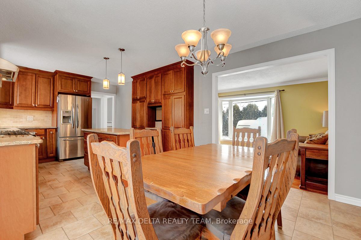 Photo 11 of 2002 Belcourt Boulevard, Ottawa, Chateauneuf — HOMEH