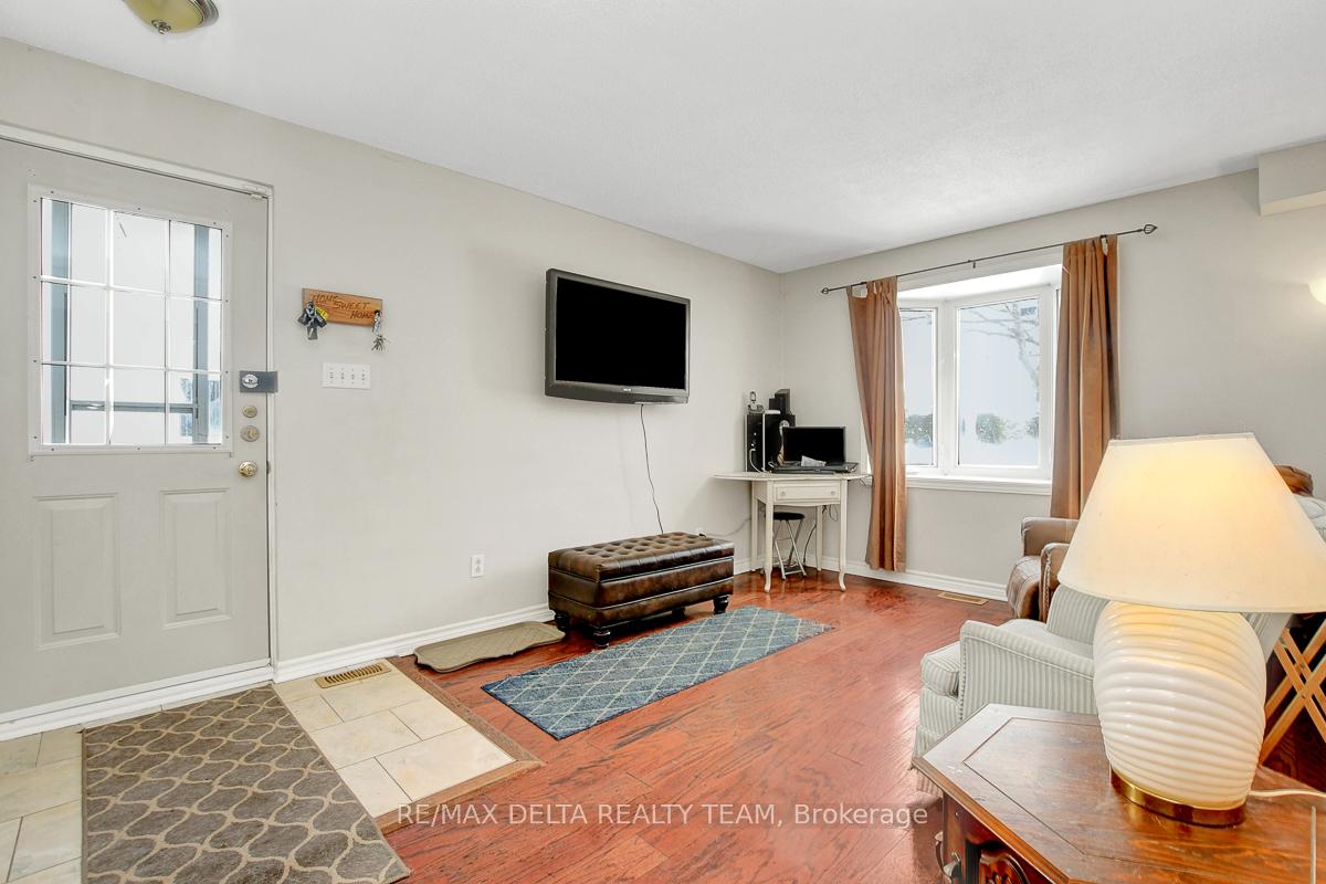 Photo 32 of 2002 Belcourt Boulevard, Ottawa, Chateauneuf — HOMEH