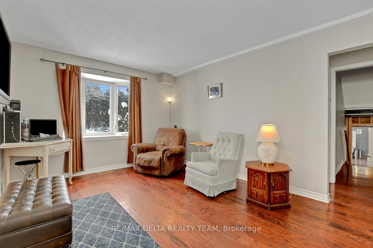 Photo 33 of 2002 Belcourt Boulevard, Ottawa, Chateauneuf — HOMEH