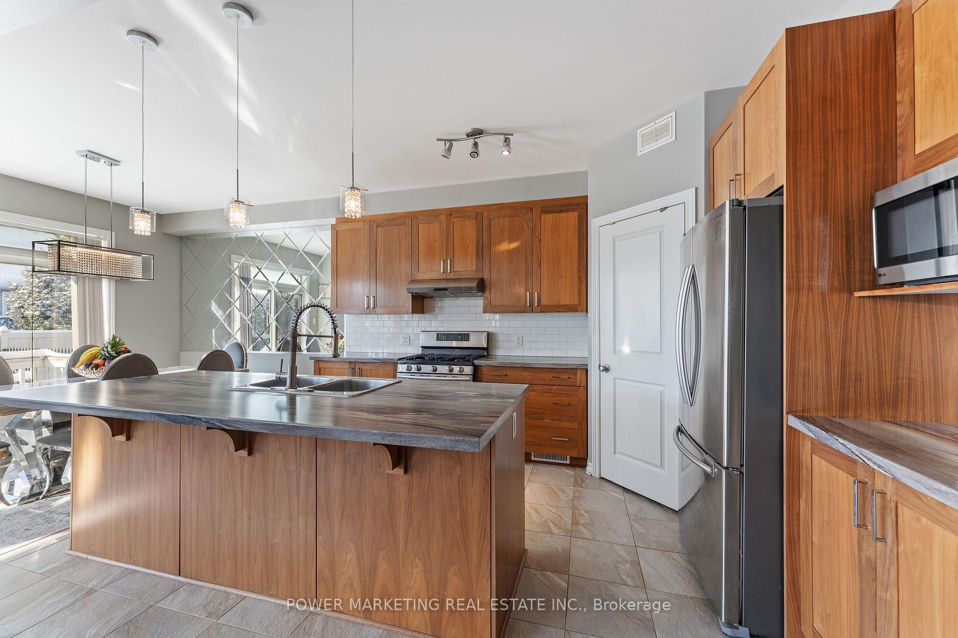 Photo 10 of 502 Strasbourg Street, Ottawa, Avalon West — HOMEH