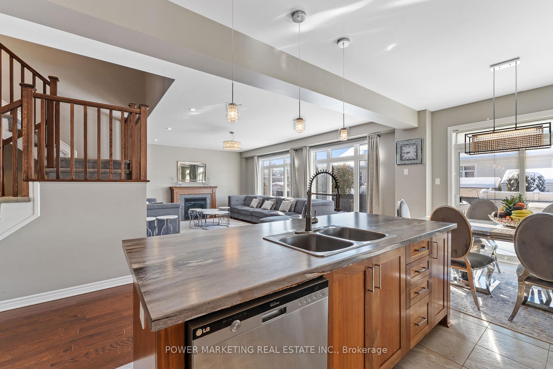 Photo 12 of 502 Strasbourg Street, Ottawa, Avalon West — HOMEH