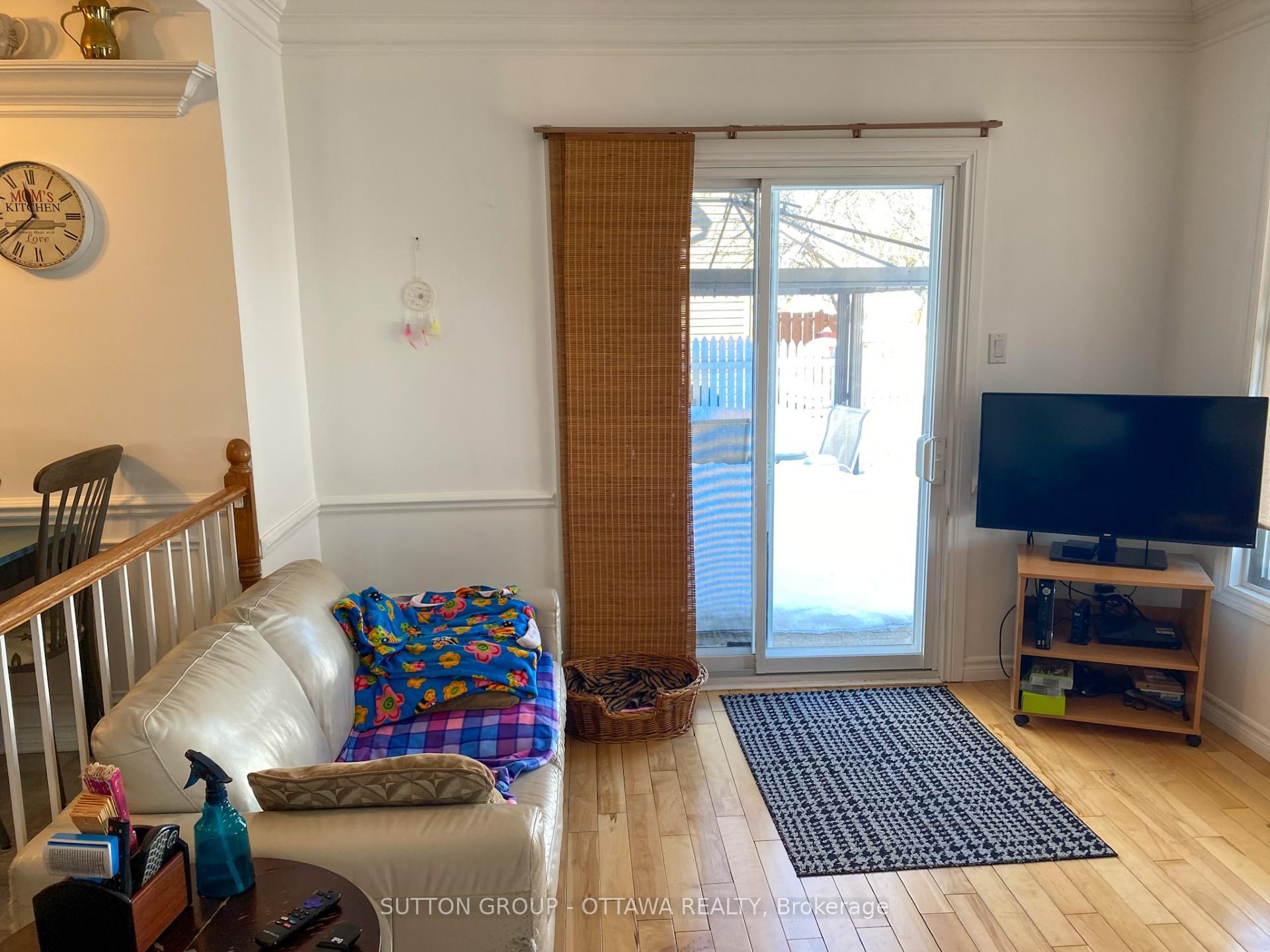 Photo 5 of 963 Snowshoe Crescent, Ottawa, Hiawatha Park/Convent Glen — HOMEH