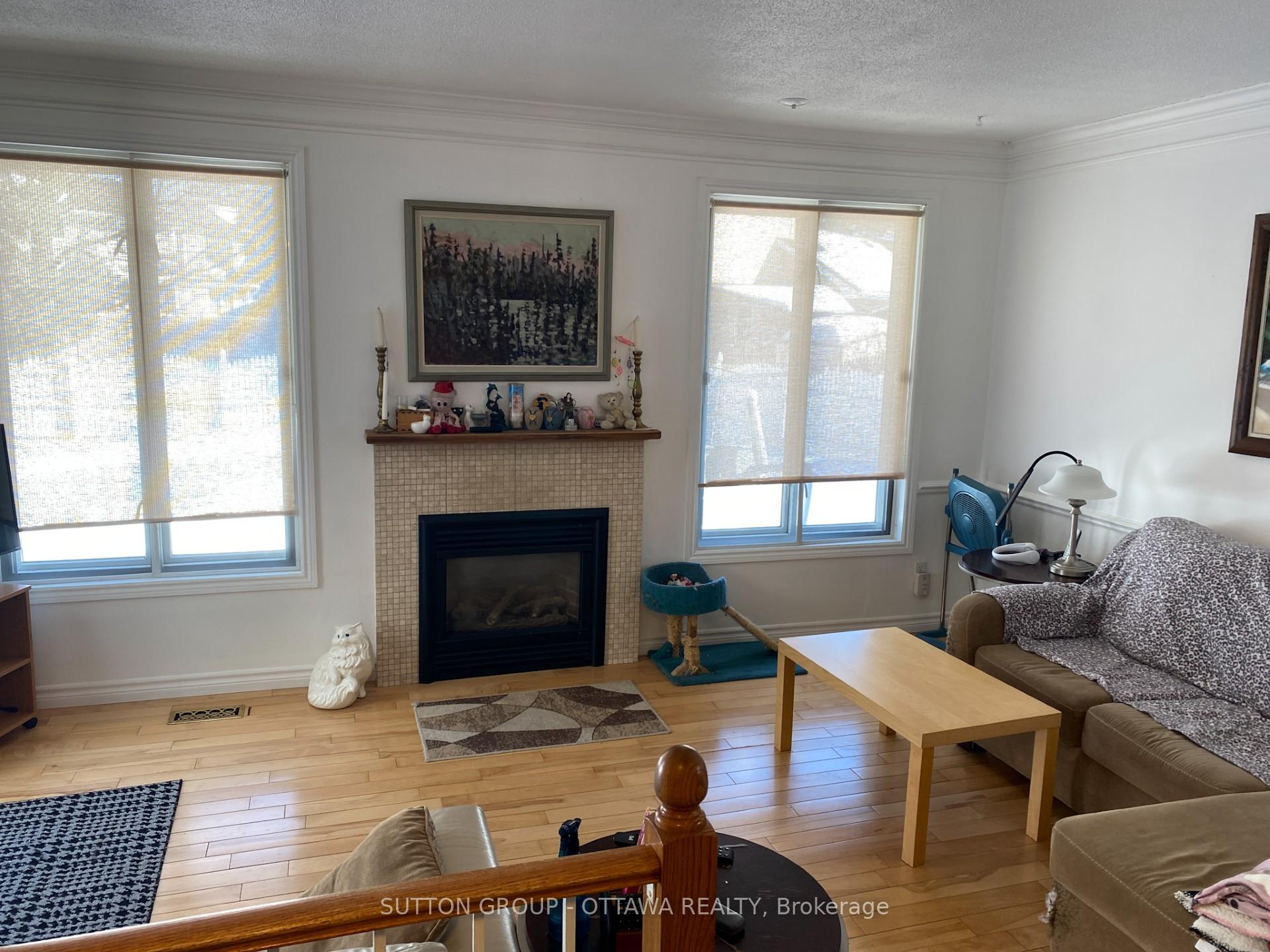 Photo 6 of 963 Snowshoe Crescent, Ottawa, Hiawatha Park/Convent Glen — HOMEH