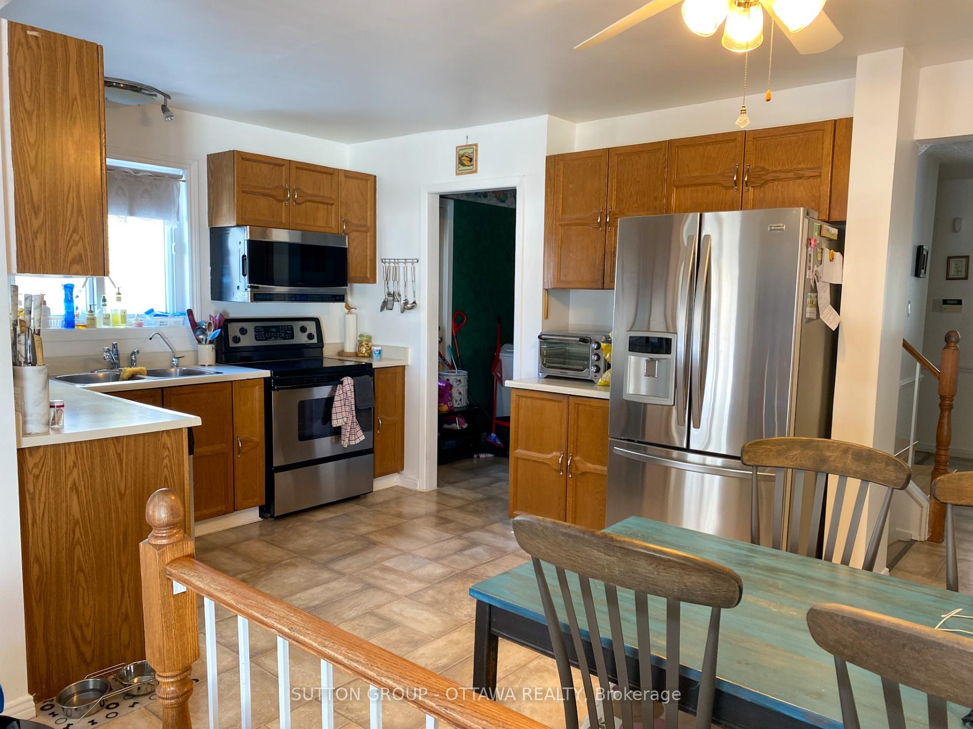 Photo 7 of 963 Snowshoe Crescent, Ottawa, Hiawatha Park/Convent Glen — HOMEH