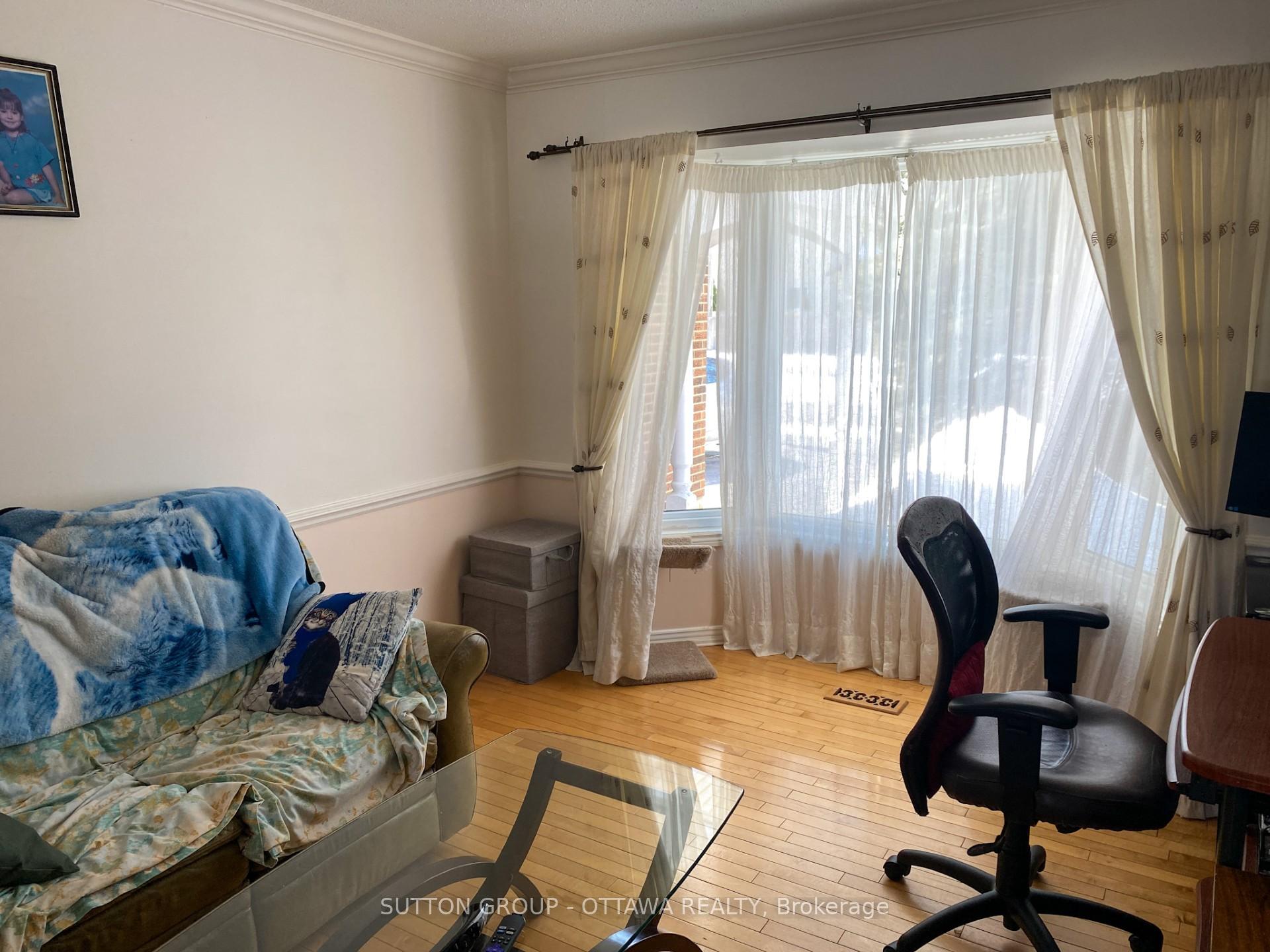 Photo 12 of 963 Snowshoe Crescent, Ottawa, Hiawatha Park/Convent Glen — HOMEH