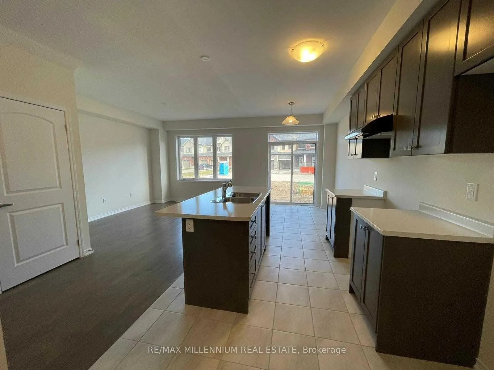 Photo 4 of Unit 34, 8273 Tulip Tree Drive, Niagara Falls, Brown — HOMEH
