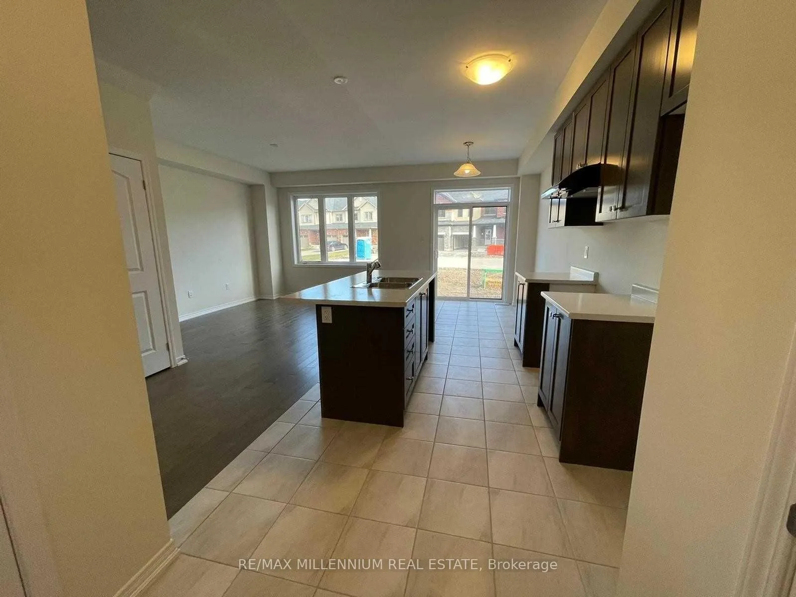 Photo 5 of Unit 34, 8273 Tulip Tree Drive, Niagara Falls, Brown — HOMEH