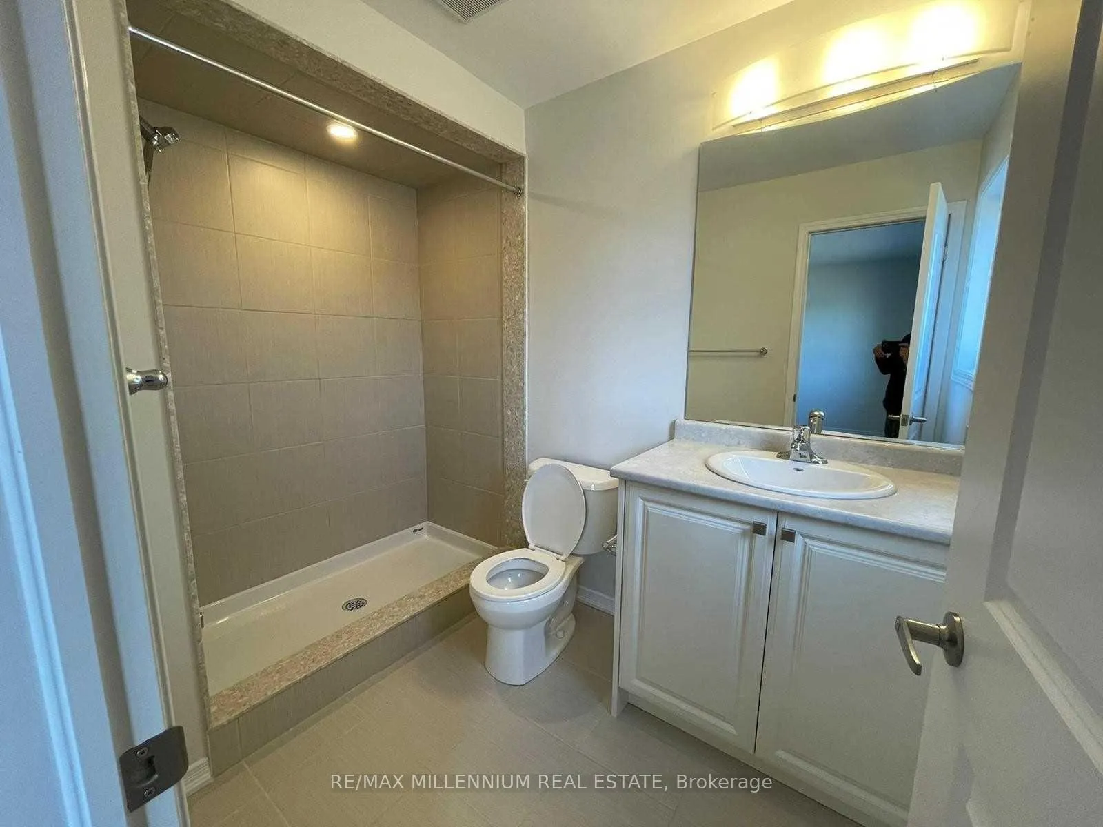 Photo 13 of Unit 34, 8273 Tulip Tree Drive, Niagara Falls, Brown — HOMEH