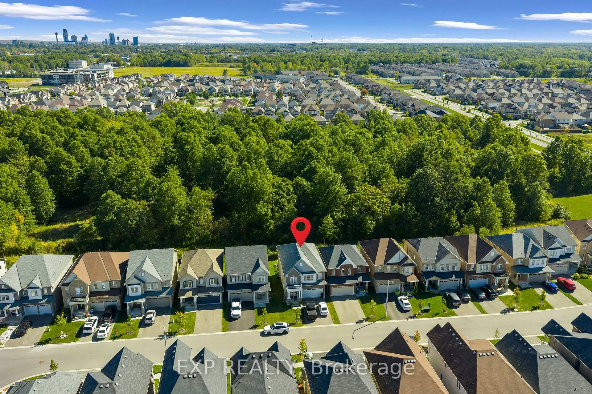 Photo 4 of 7712 Tupelo Crescent, Niagara Falls, Brown — HOMEH