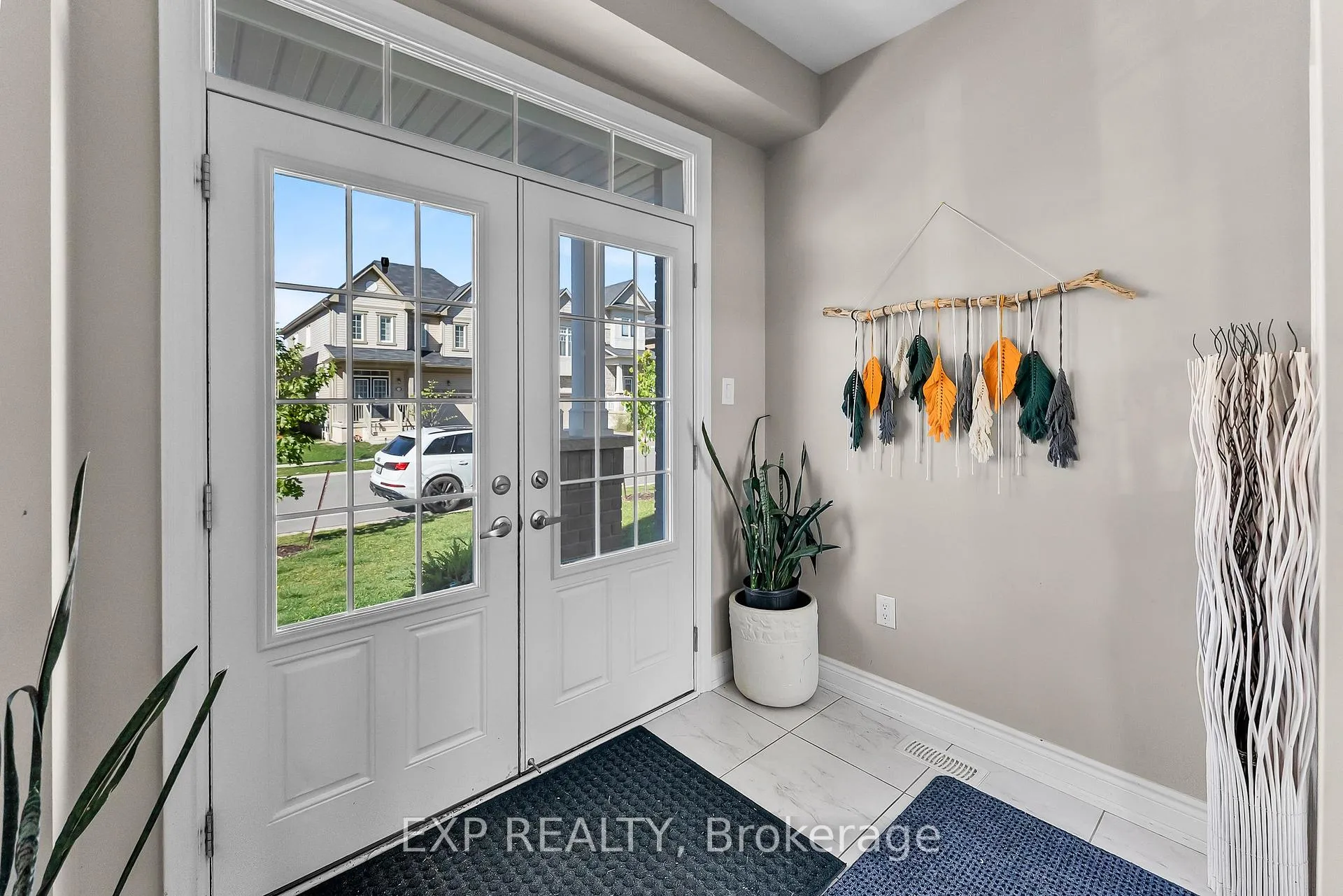 Photo 5 of 7712 Tupelo Crescent, Niagara Falls, Brown — HOMEH