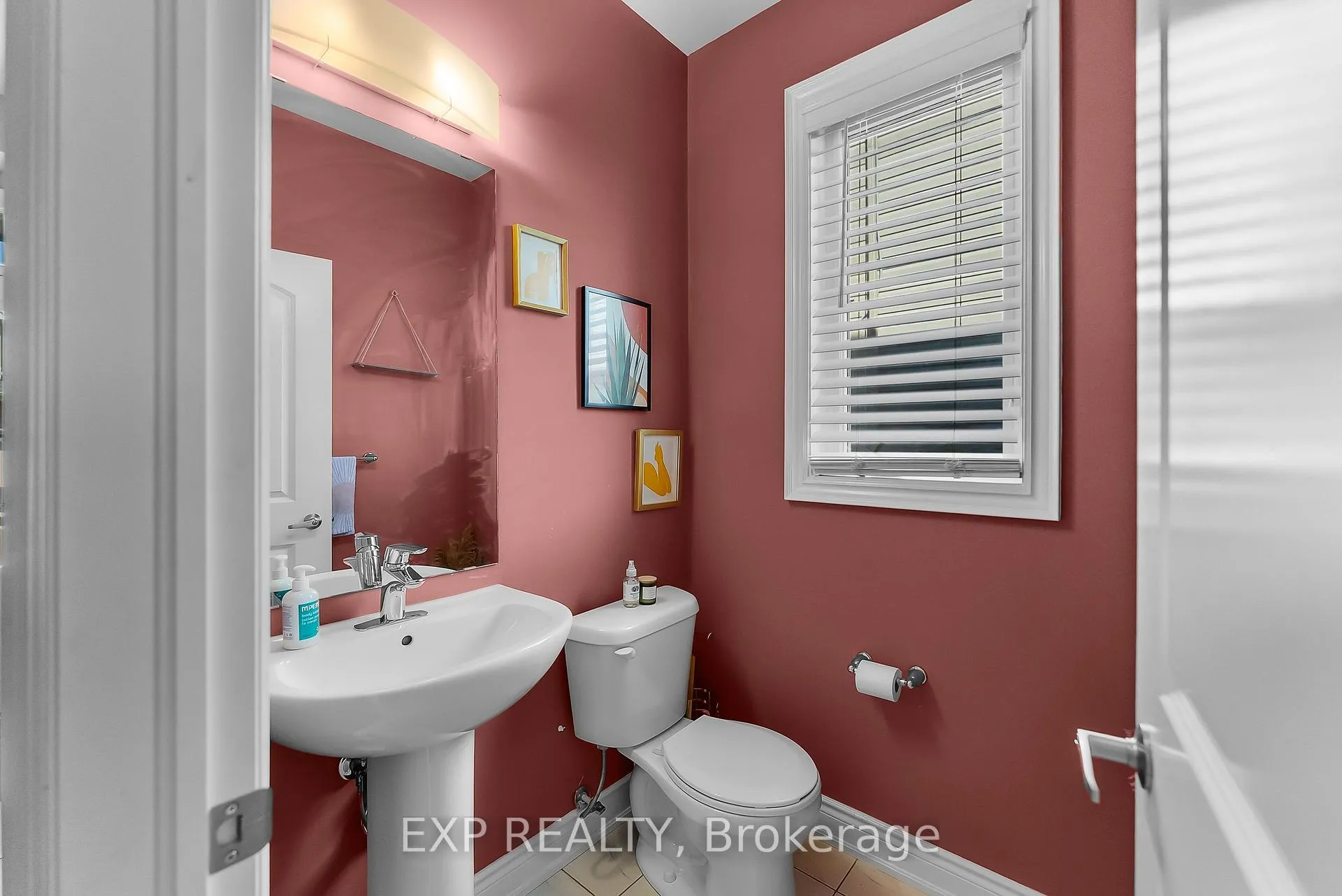 Photo 6 of 7712 Tupelo Crescent, Niagara Falls, Brown — HOMEH