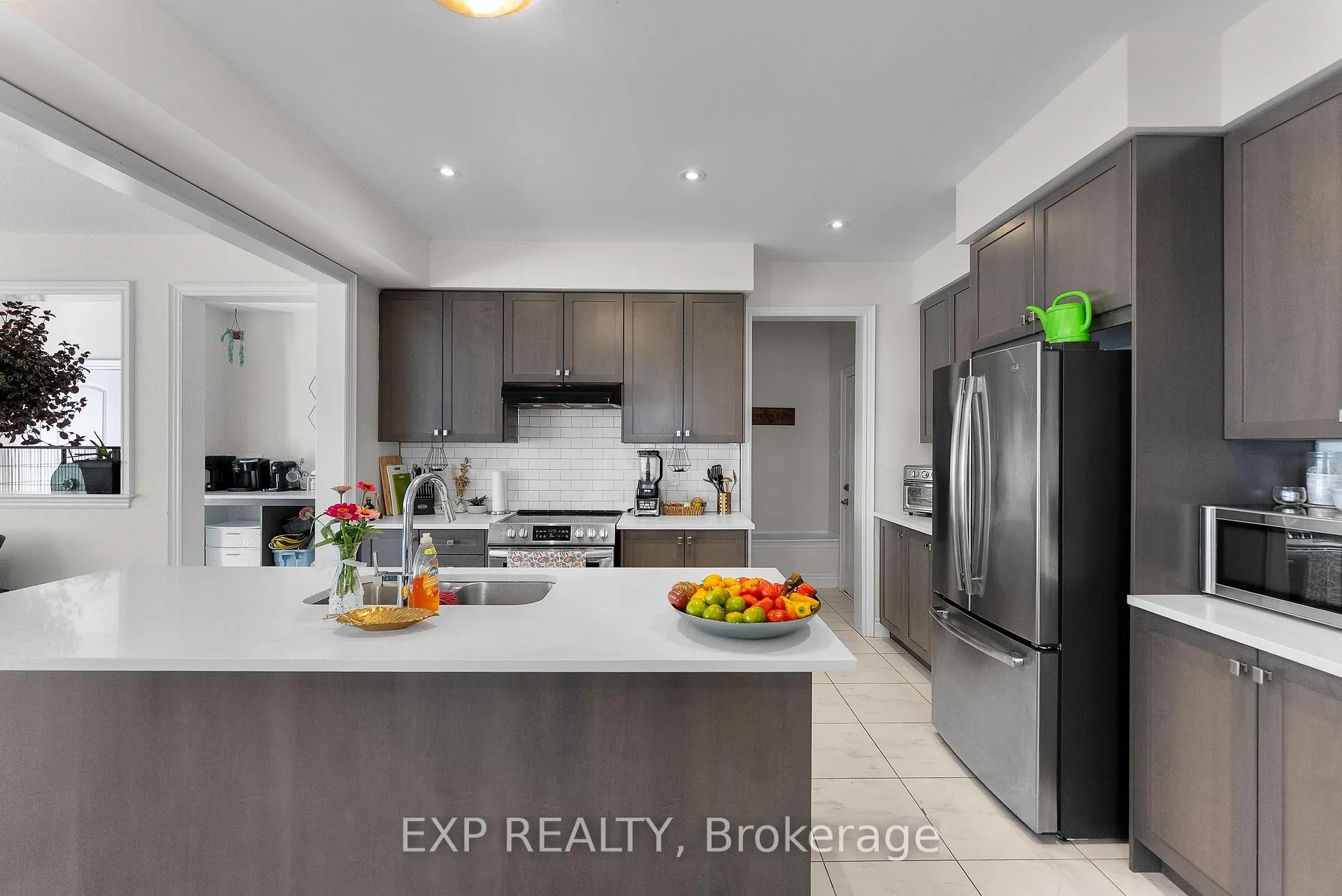 Photo 8 of 7712 Tupelo Crescent, Niagara Falls, Brown — HOMEH