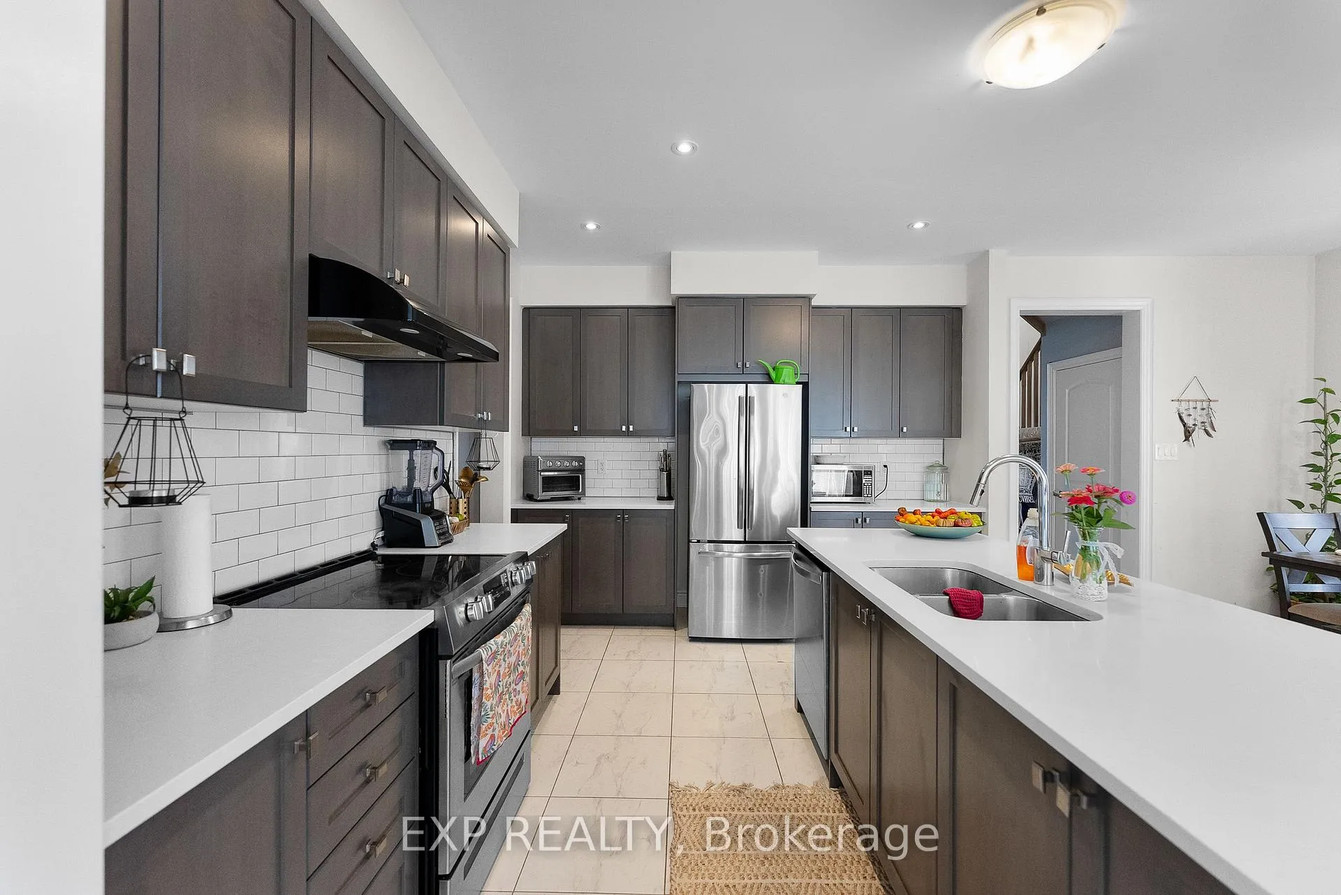 Photo 10 of 7712 Tupelo Crescent, Niagara Falls, Brown — HOMEH