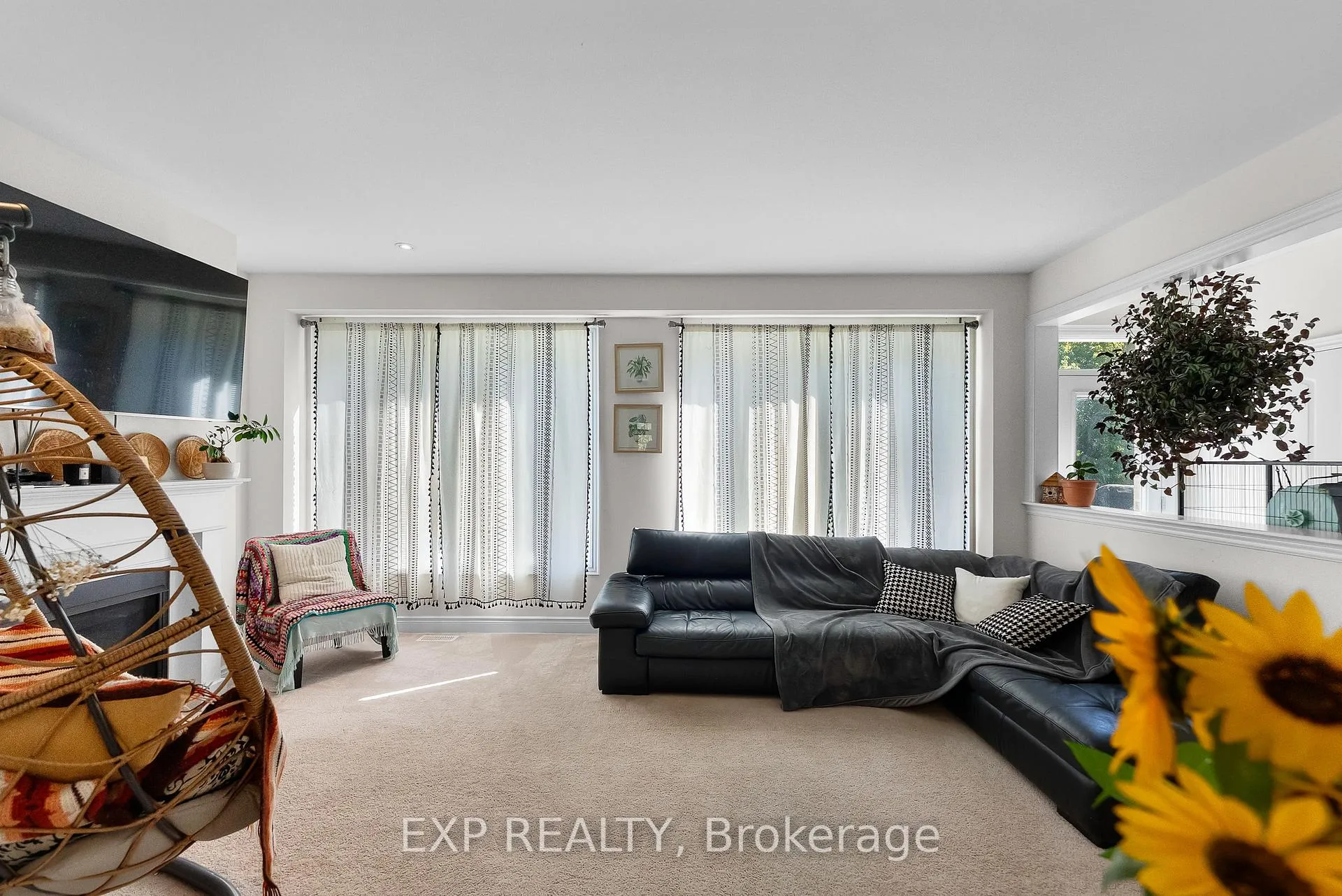 Photo 12 of 7712 Tupelo Crescent, Niagara Falls, Brown — HOMEH