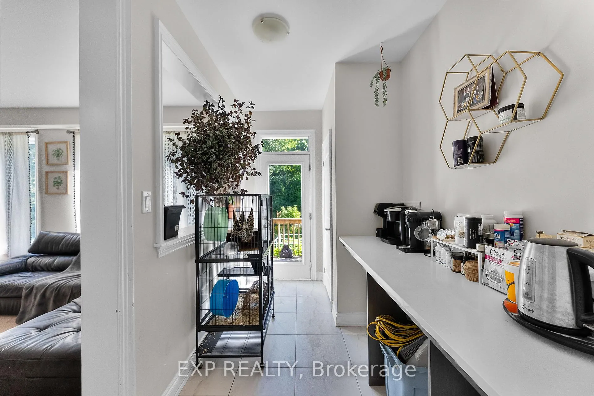Photo 14 of 7712 Tupelo Crescent, Niagara Falls, Brown — HOMEH